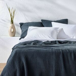 Casaluna Textured Dark Teal/Charcoal Quilt Set